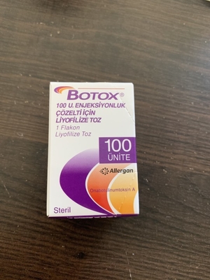 글래벨라르 구김을 위한 BTX 알러간 보톡스 주입